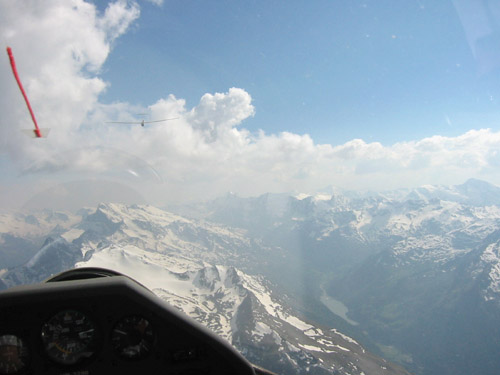 Nach dem Sprung, Richtung Aostatal: Die Wetteroptik lässt keine Wünsche offen.